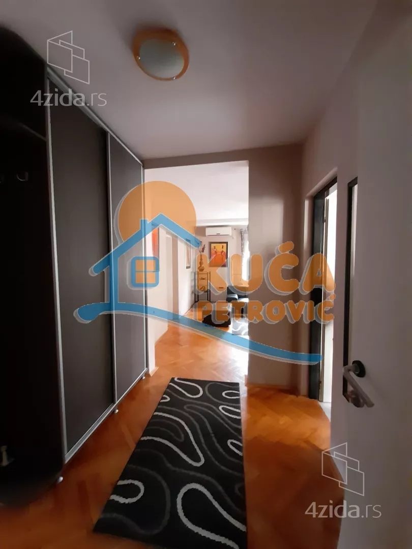 Troiposoban stan | 4zida