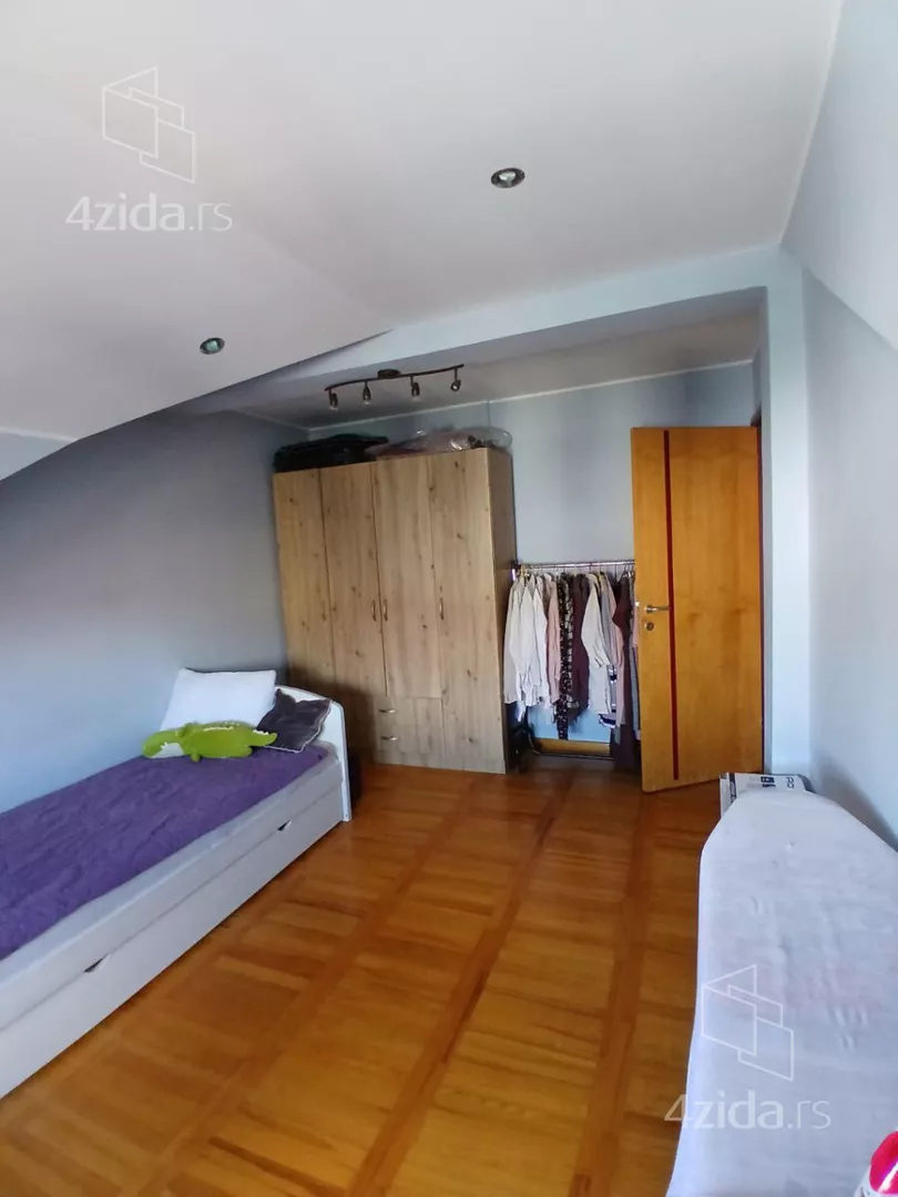 Petosoban stan | 4zida