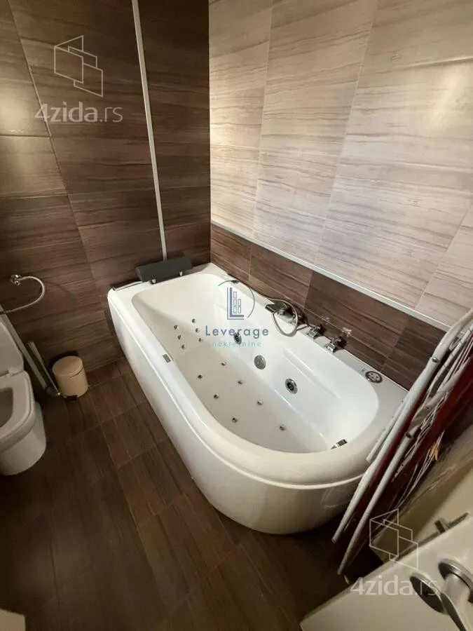 Četvoroiposoban stan | 4zida