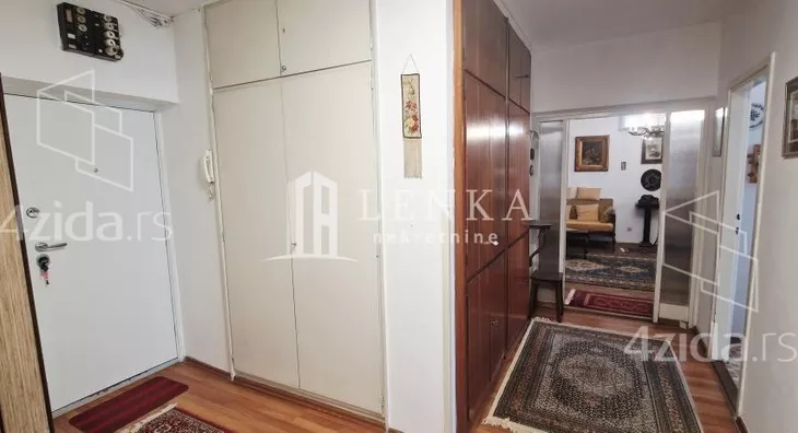 Četvoroiposoban stan | 4zida