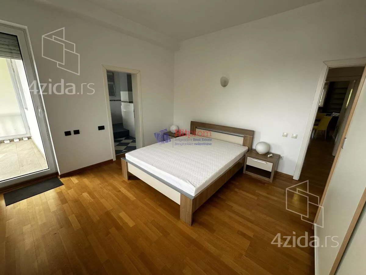 Četvoroiposoban stan | 4zida