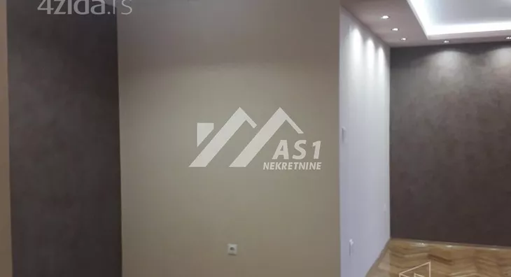 Šestosoban stan | 4zida
