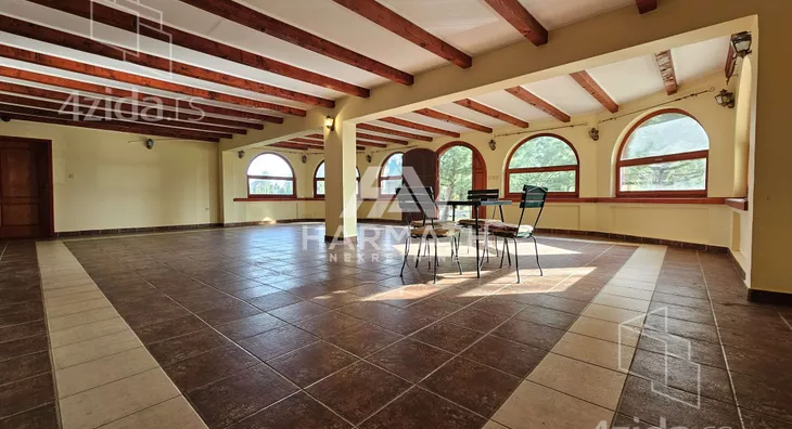 Poslovna zgrada | 4zida