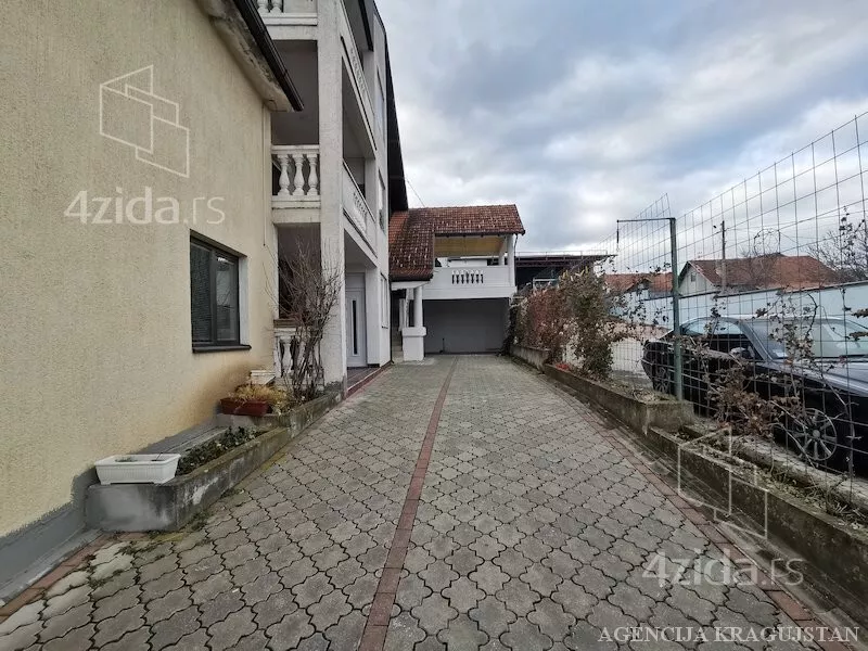 Poslovna zgrada | 4zida