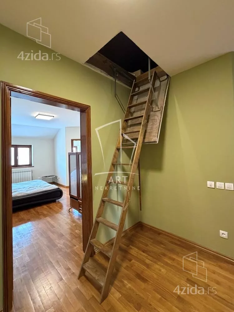 Petosoban stan | 4zida