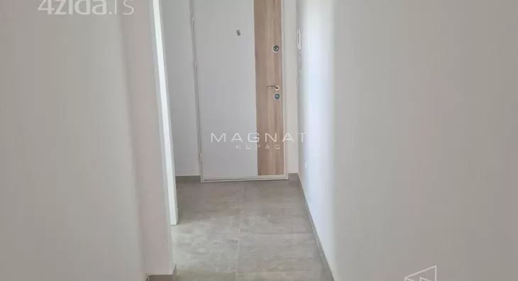 Šestosoban stan | 4zida