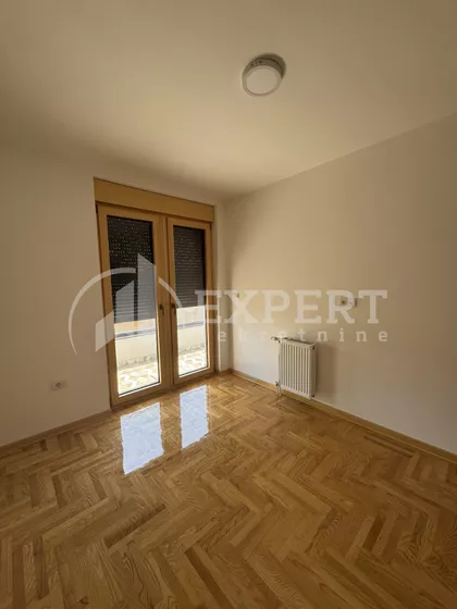 Prvomajska | 4zida.rs