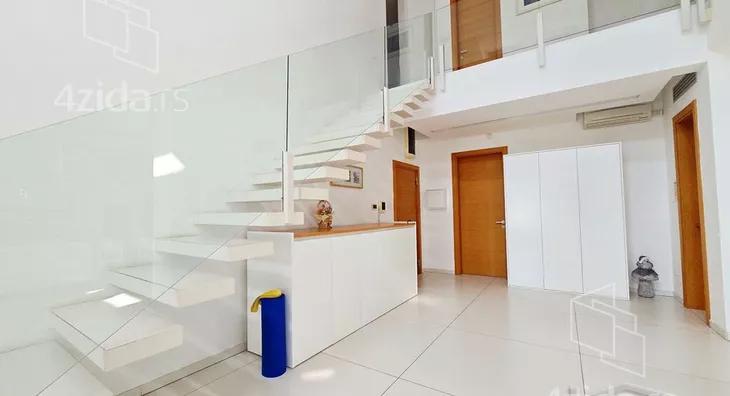 Sedmosoban stan | 4zida