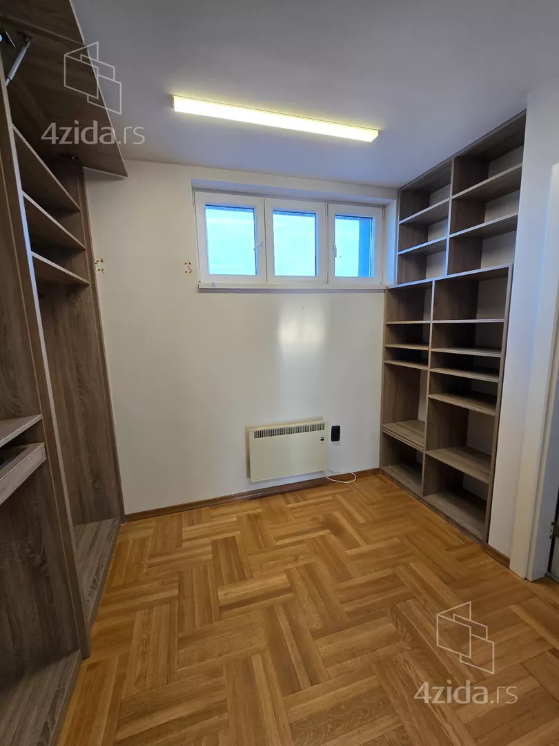 Šestosoban stan | 4zida