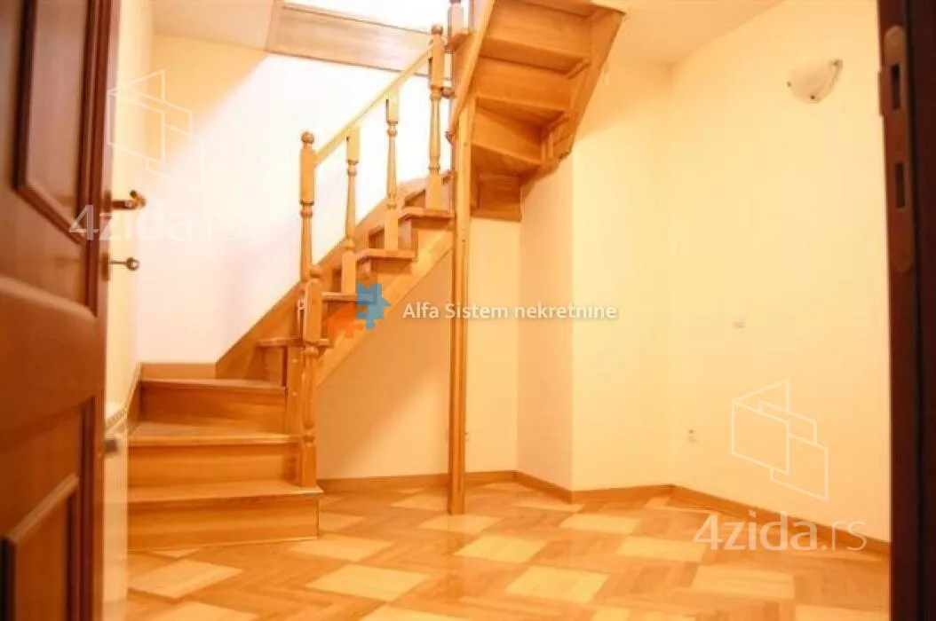 Šestosoban stan | 4zida