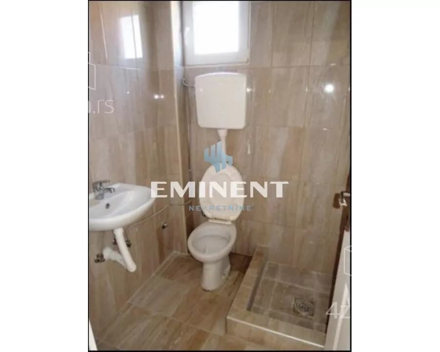 Poslovna zgrada | 4zida