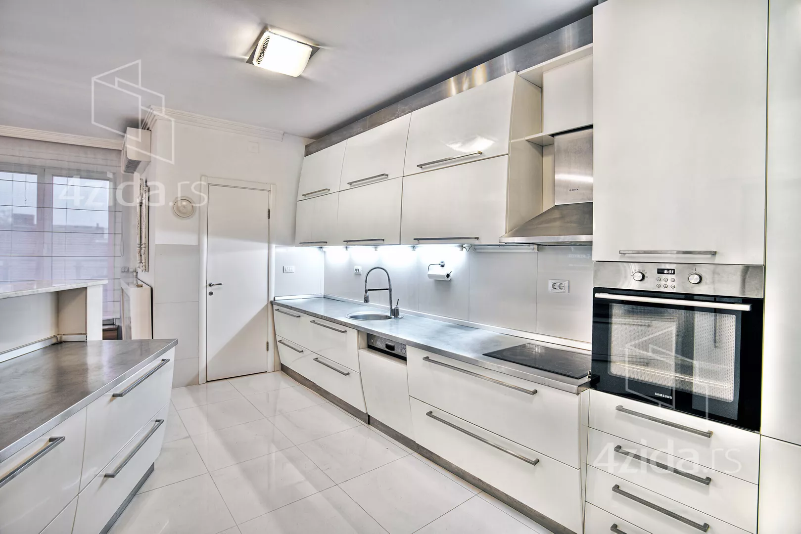 Petosoban stan | 4zida