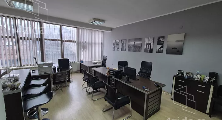 Poslovna zgrada | 4zida