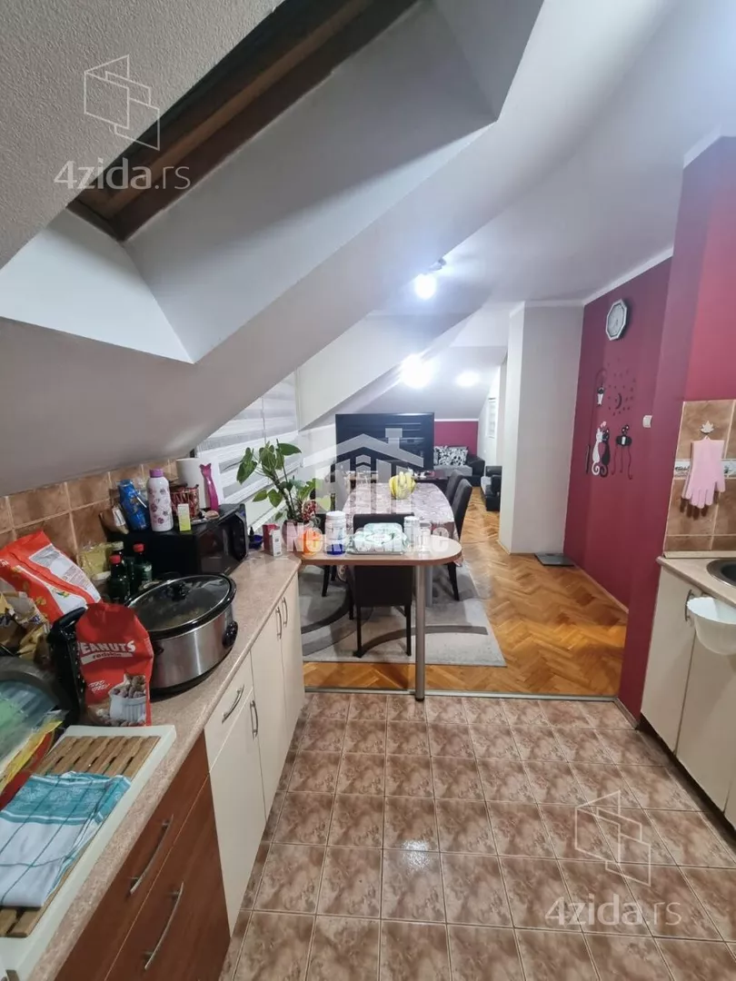 Petosoban stan | 4zida