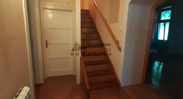 Šestosoban stan | 4zida