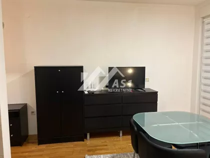 Petra Drapšina | 4zida.rs