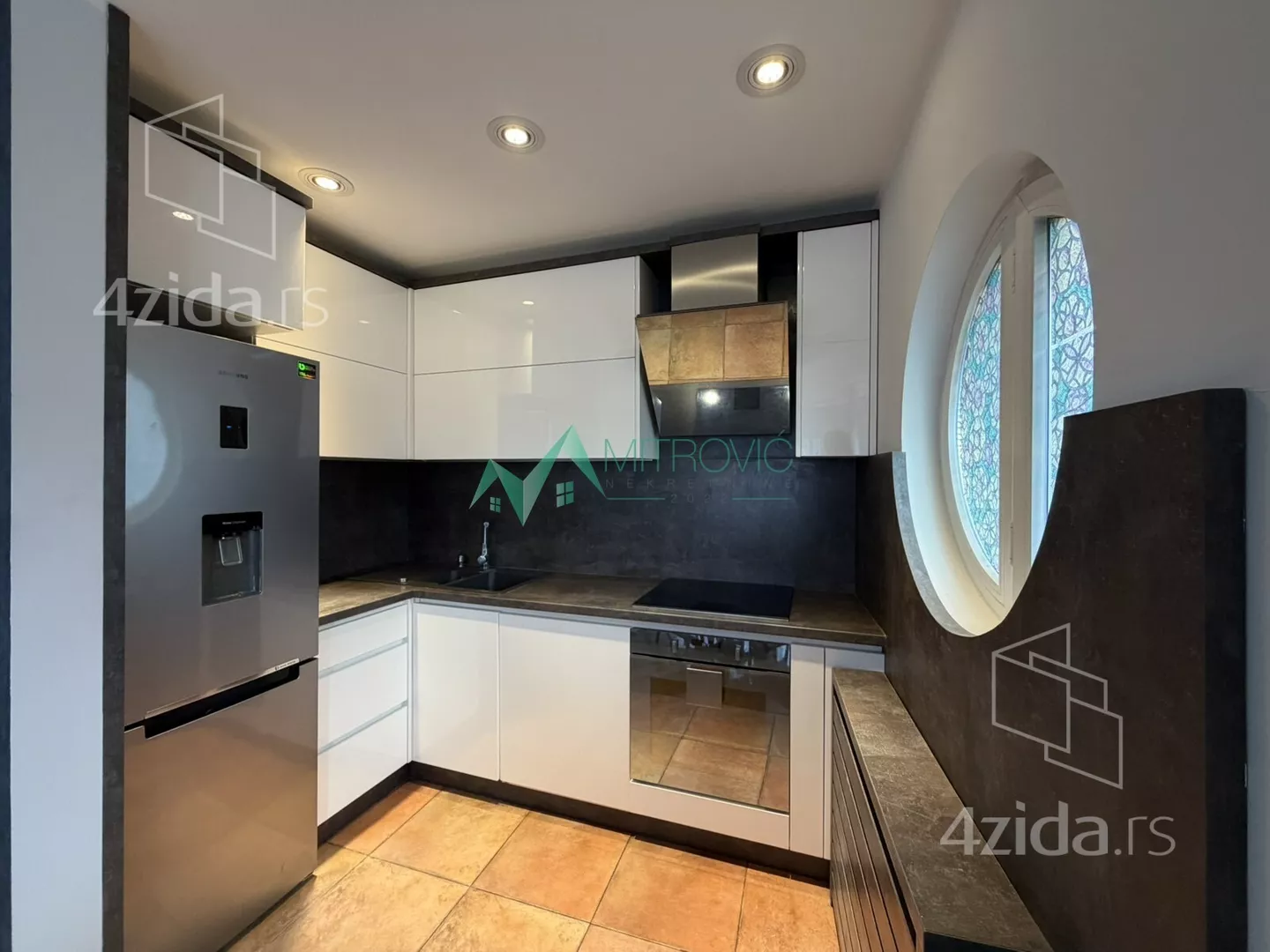 Četvoroiposoban stan | 4zida