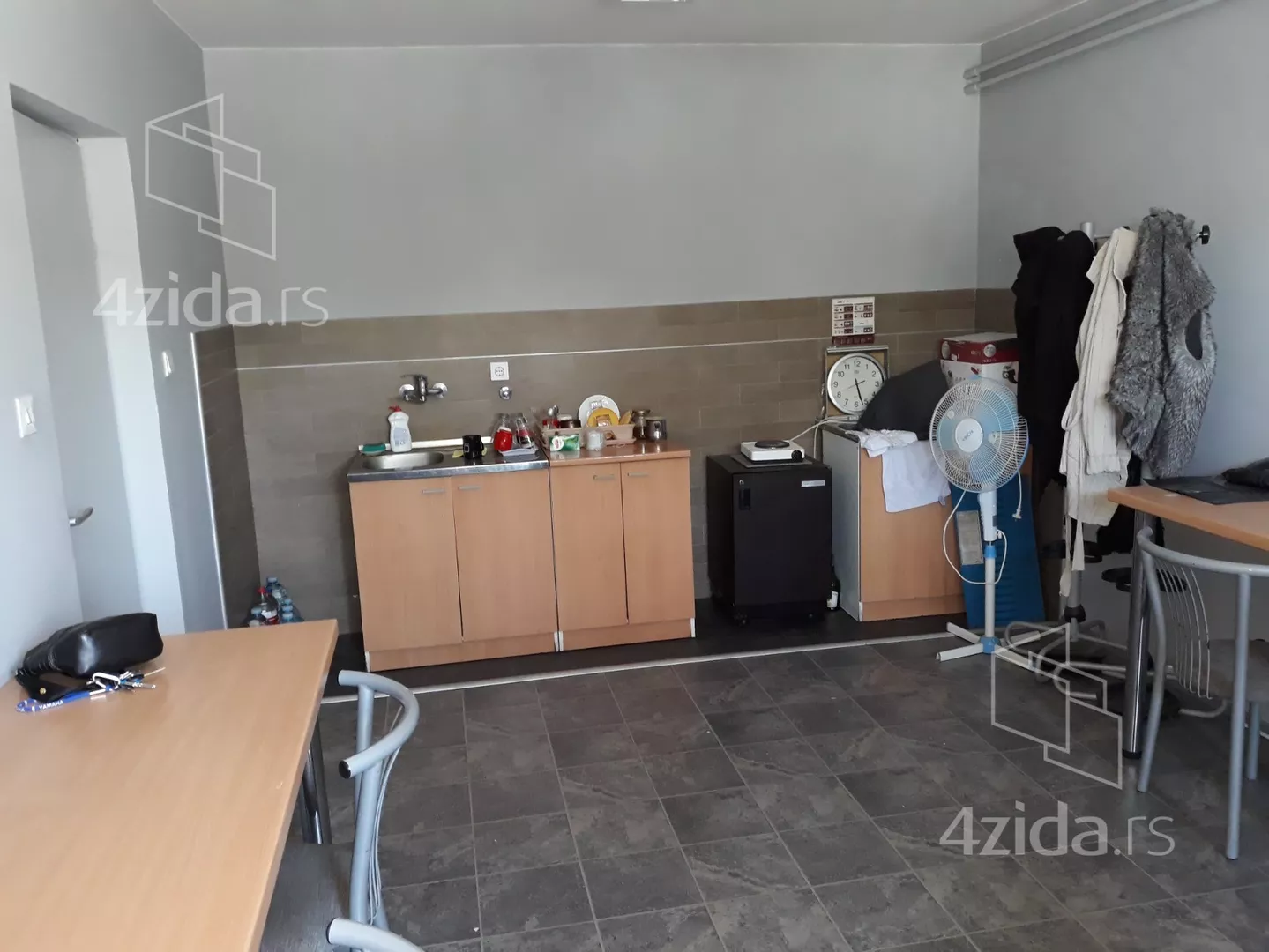 Poslovna zgrada | 4zida