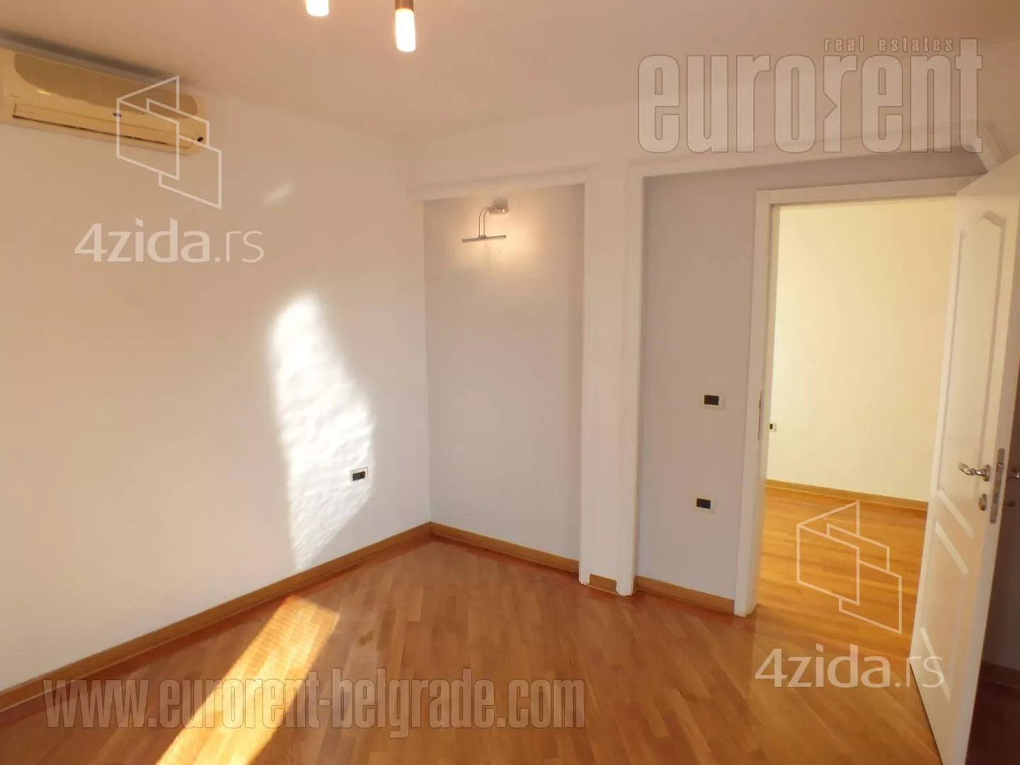 Sedmosoban stan | 4zida