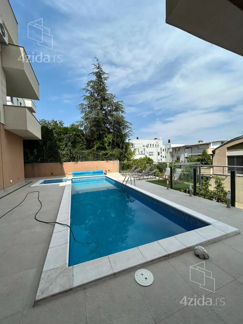 Šestoiposoban stan | 4zida