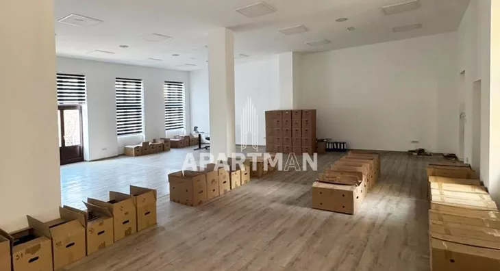 Poslovna zgrada | 4zida