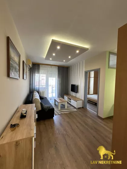 BULEVAR CARA LAZARA | 4zida.rs