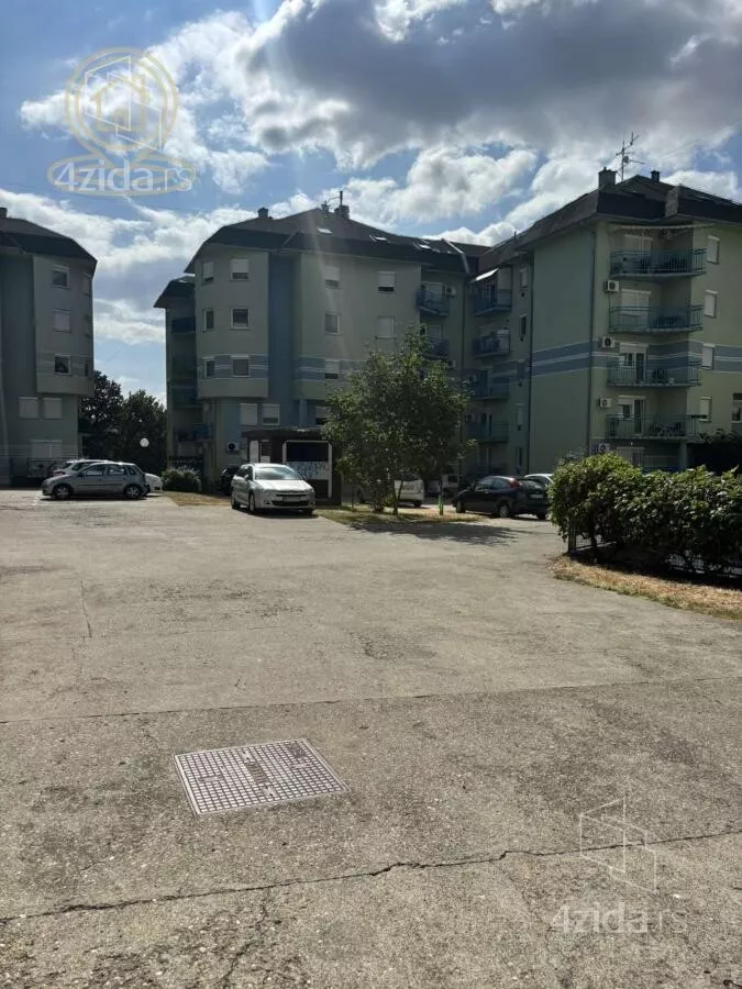 Šestosoban stan | 4zida