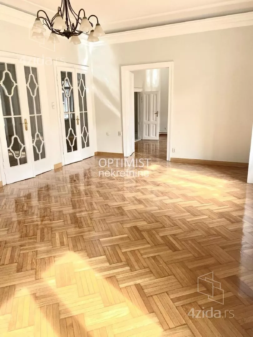 Šestoiposoban stan | 4zida
