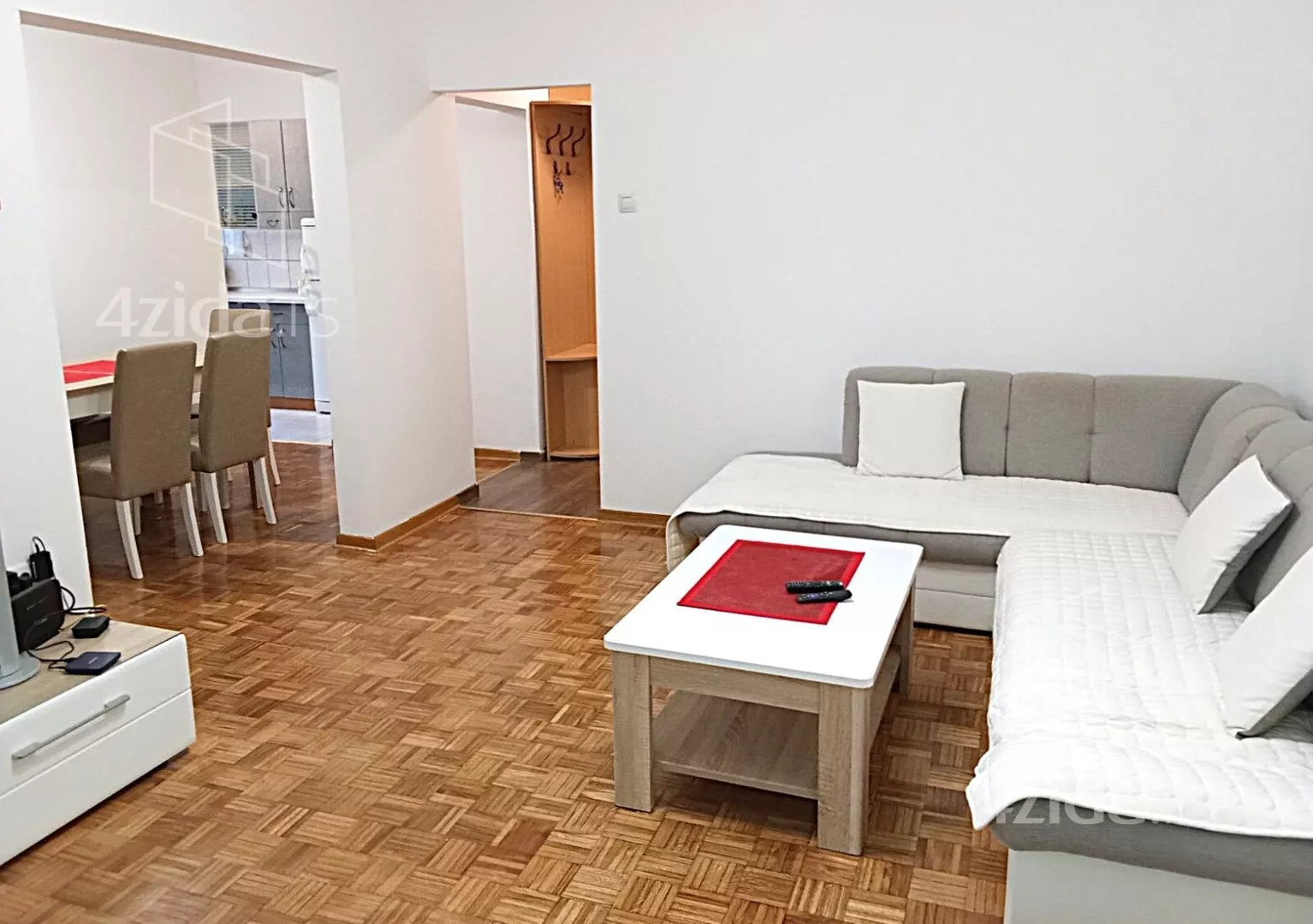 Troiposoban stan | 4zida