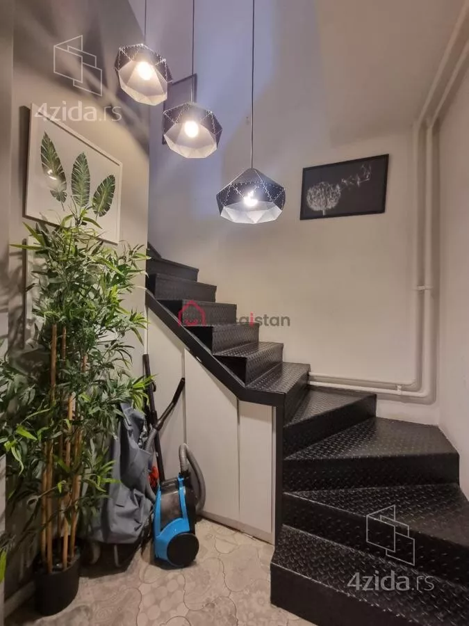 Sedmosoban stan | 4zida