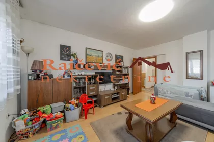 Milana Vujovica | 4zida.rs