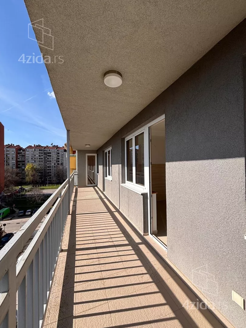 Petosoban stan | 4zida