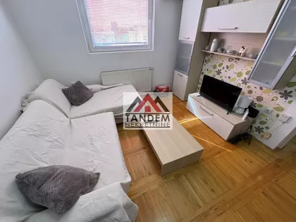 Crveni Pevac | 4zida.rs