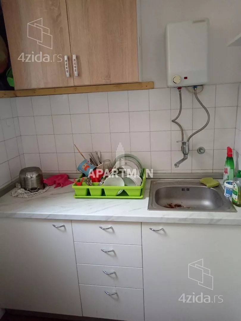 Četvoroiposoban stan | 4zida