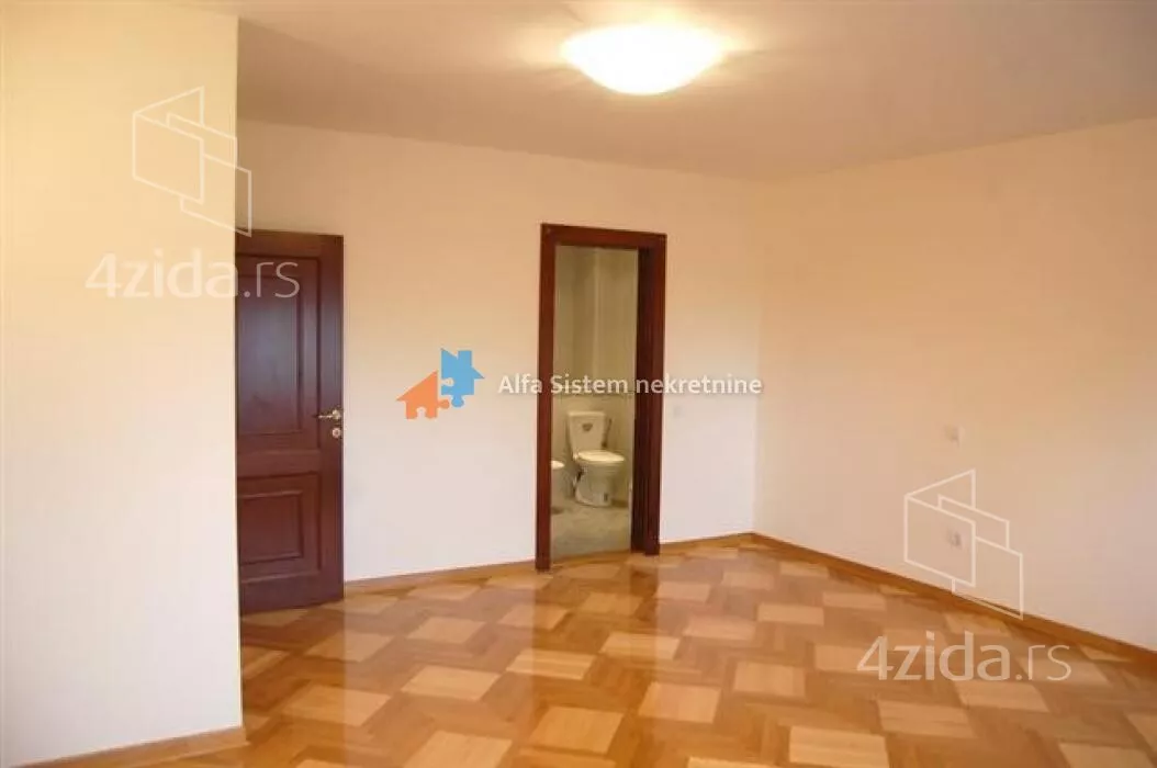 Šestosoban stan | 4zida