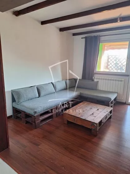 Sutjeska 8 | 4zida.rs