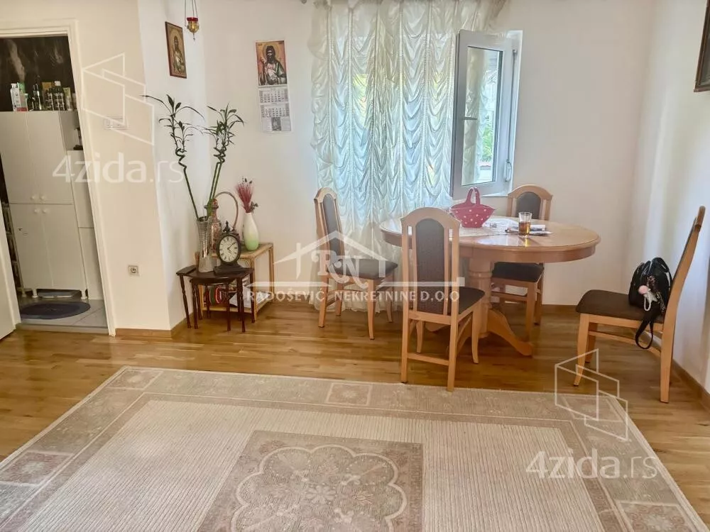 Troiposoban stan | 4zida