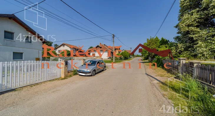 Plac | 4zida