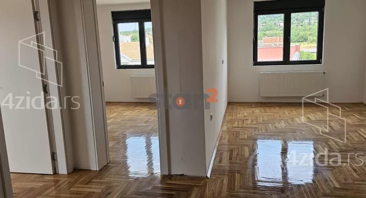 Četvoroiposoban stan | 4zida