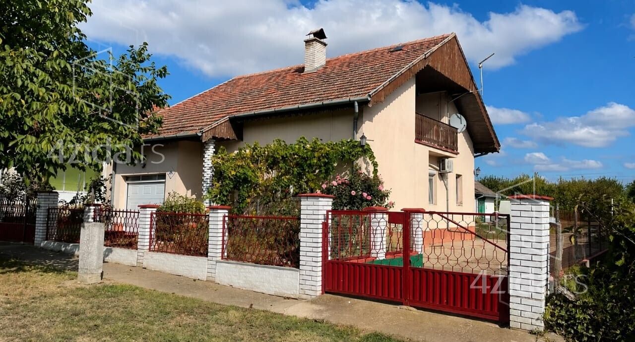 Продается 2-х этажный дом, Đurđin, 75.000€, 739m² — фото