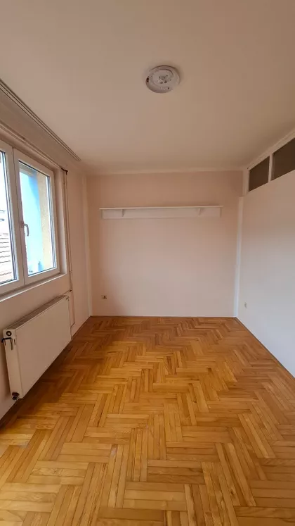 Trg Kosturnica | 4zida.rs