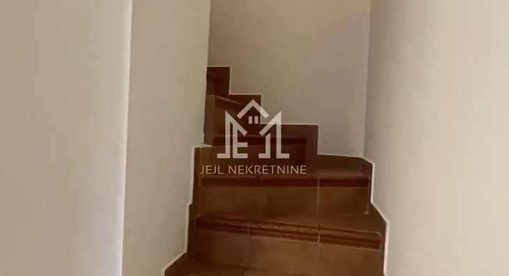 Šestosoban stan | 4zida