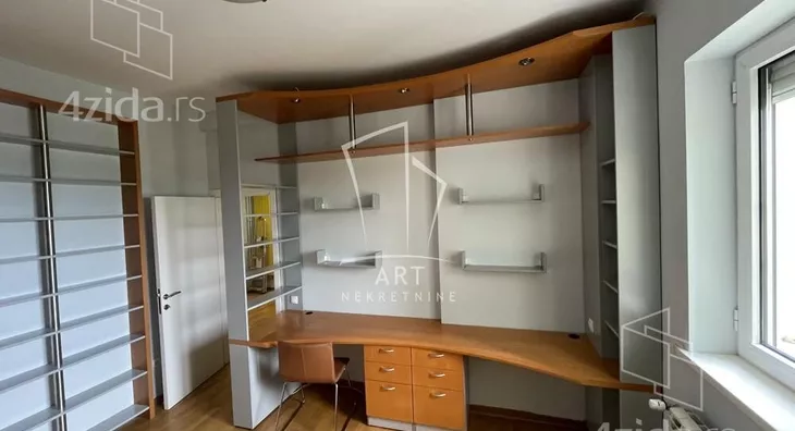 Četvoroiposoban stan | 4zida