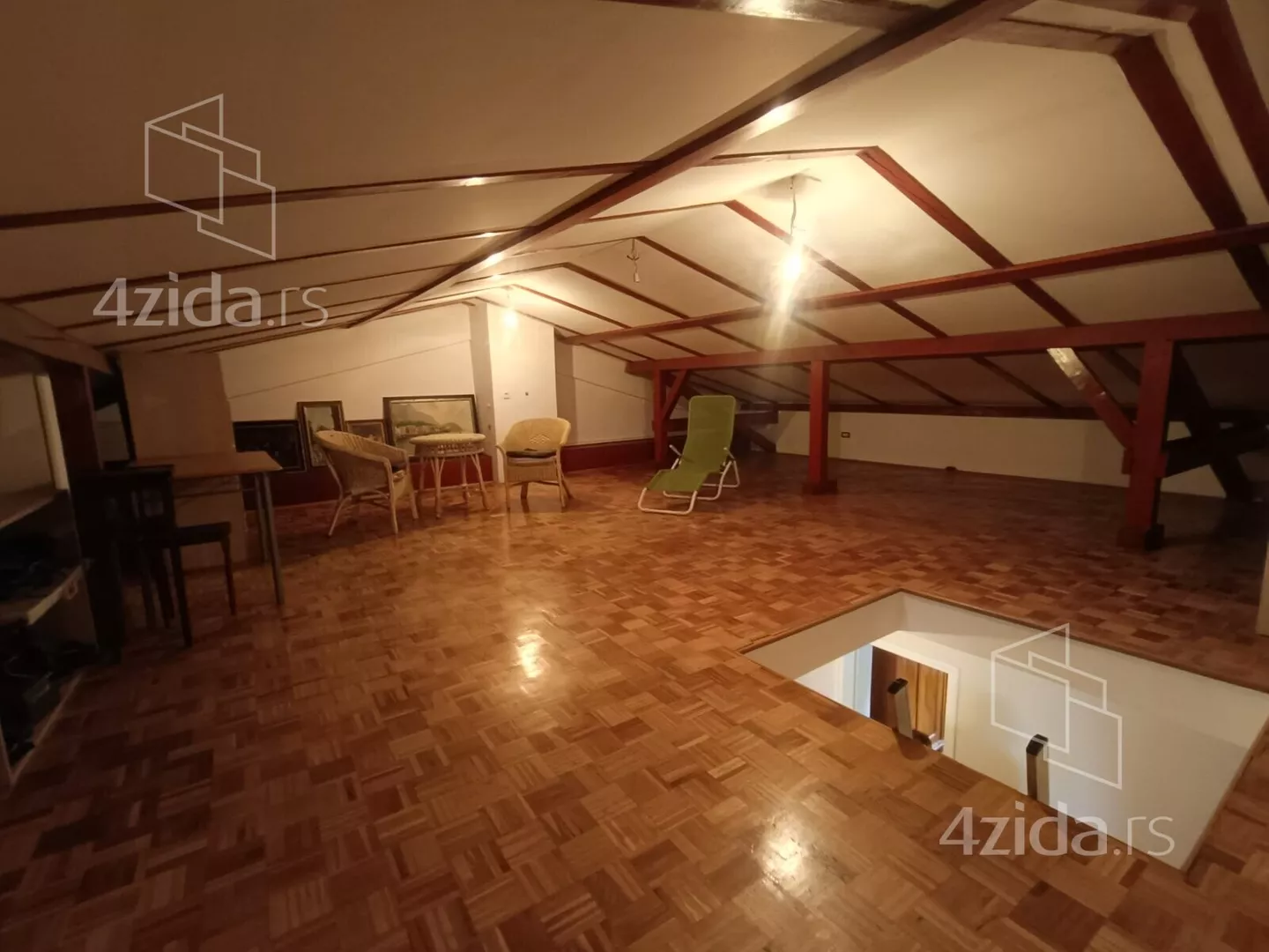 Četvoroiposoban stan | 4zida
