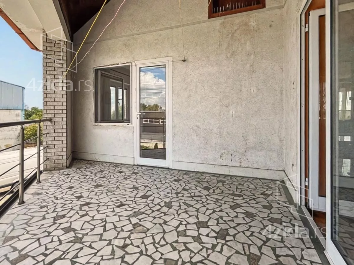 Troiposoban stan | 4zida