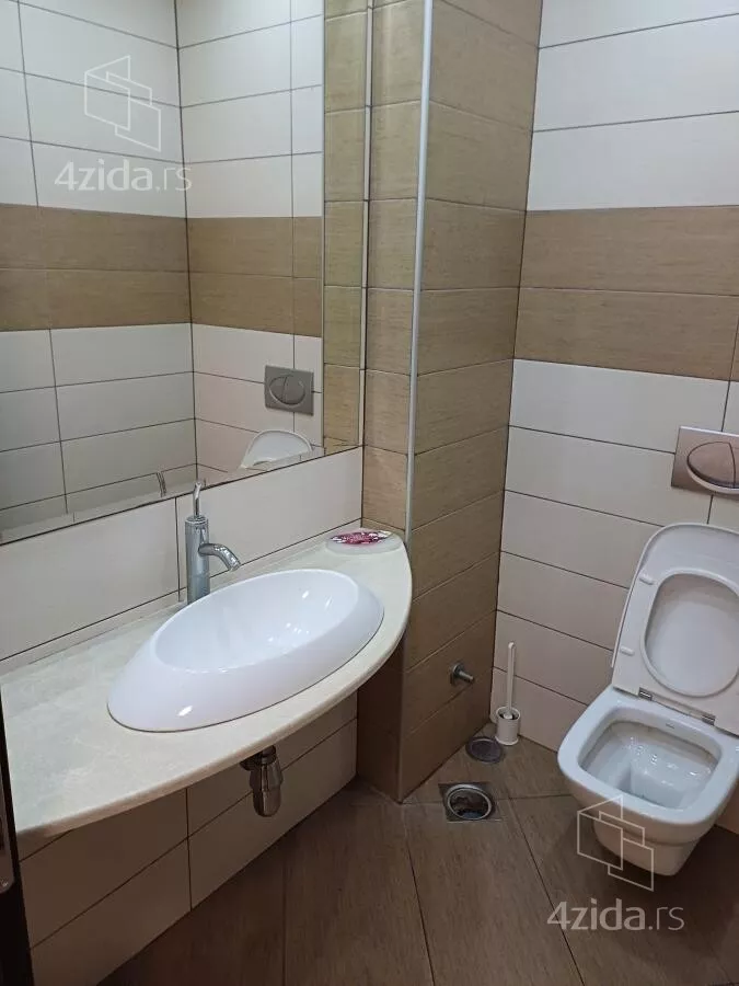 Četvoroiposoban stan | 4zida