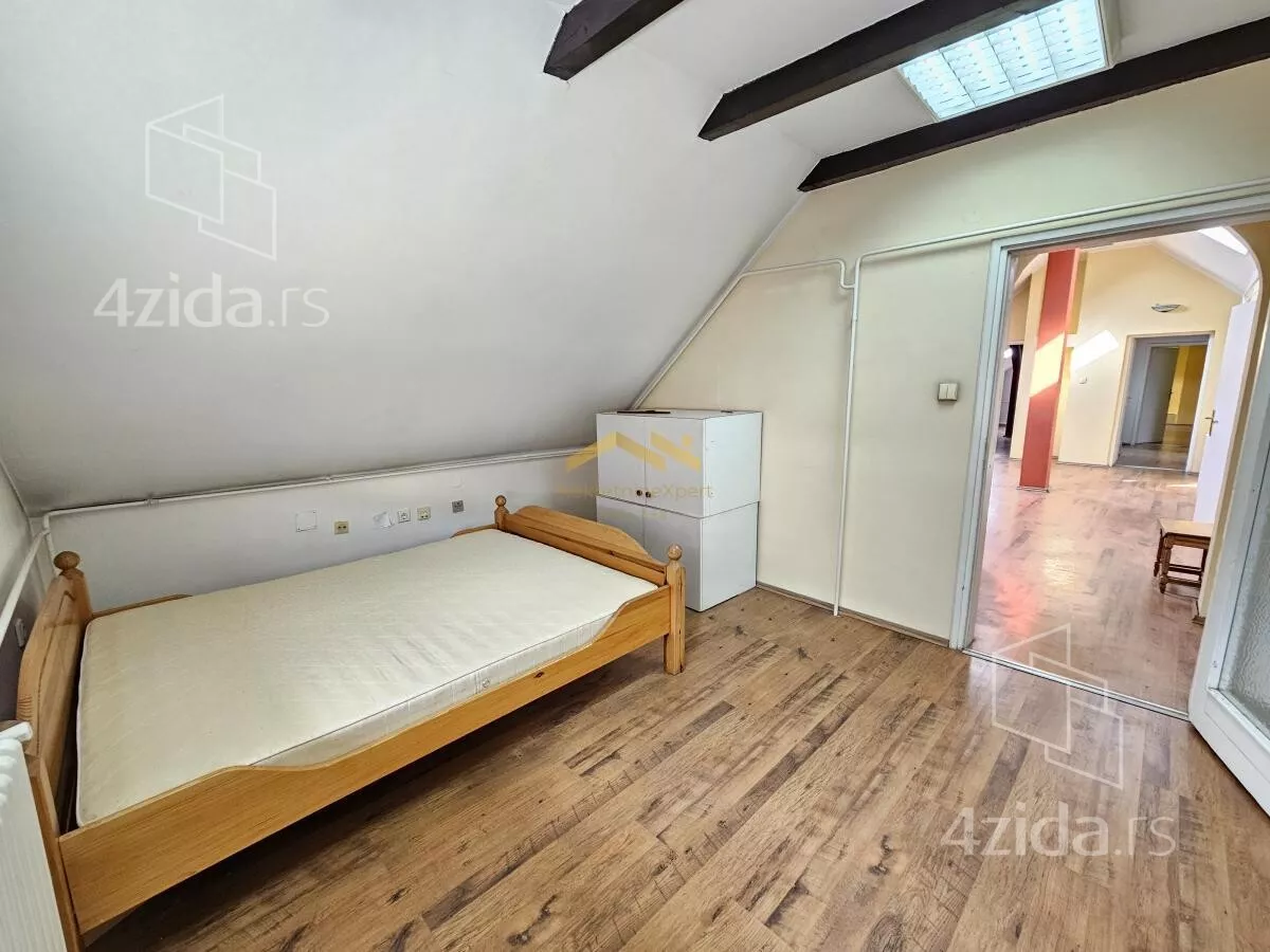 Petosoban stan | 4zida