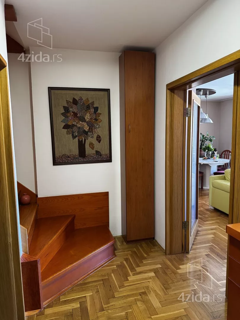 Petosoban stan | 4zida