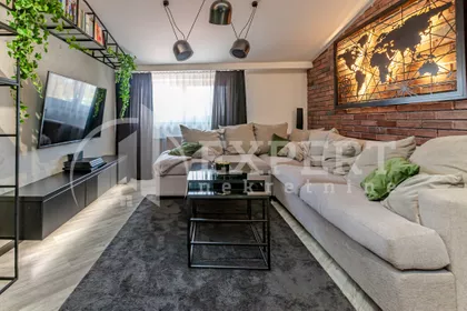 Ivana Milutinovića | 4zida.rs