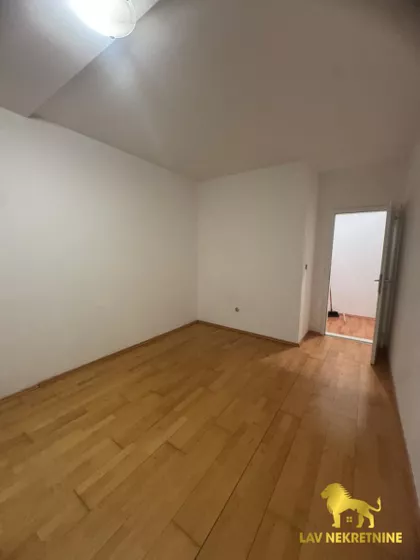 KOLO SRPSKIH SESTARA | 4zida.rs